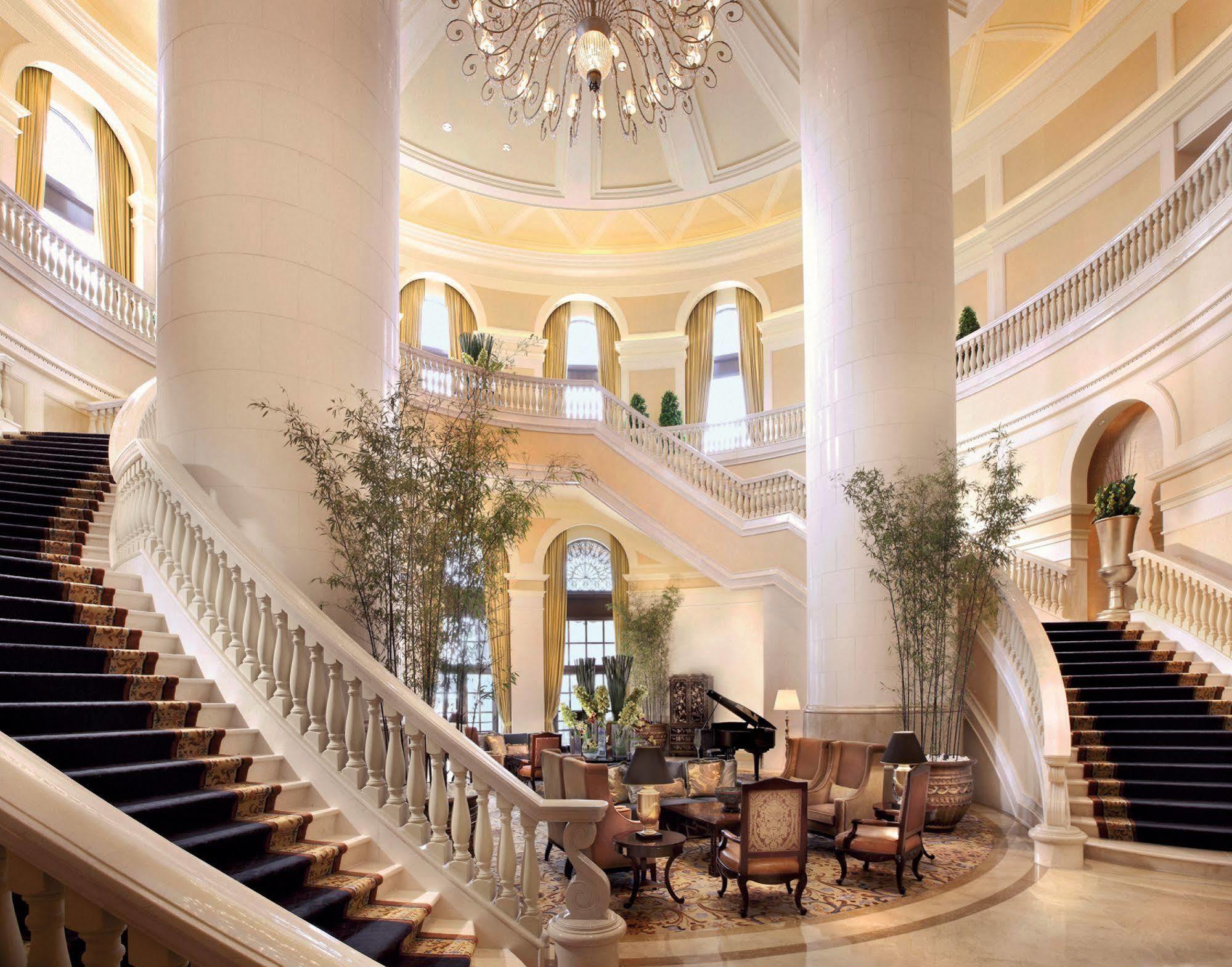 โรงแรมโฟร์ ซีซั่น โรงแรม